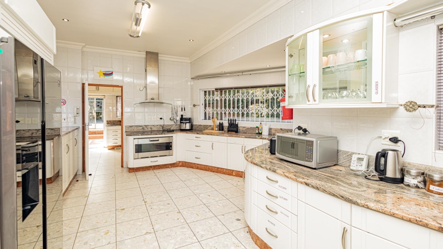 7 Bedroom Property for Sale in Plattekloof Western Cape